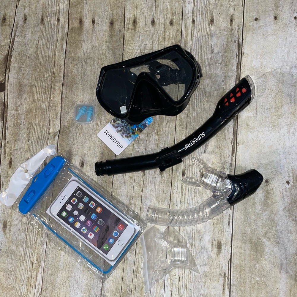 Supertrip Black Snorkel Set and phone dry bag